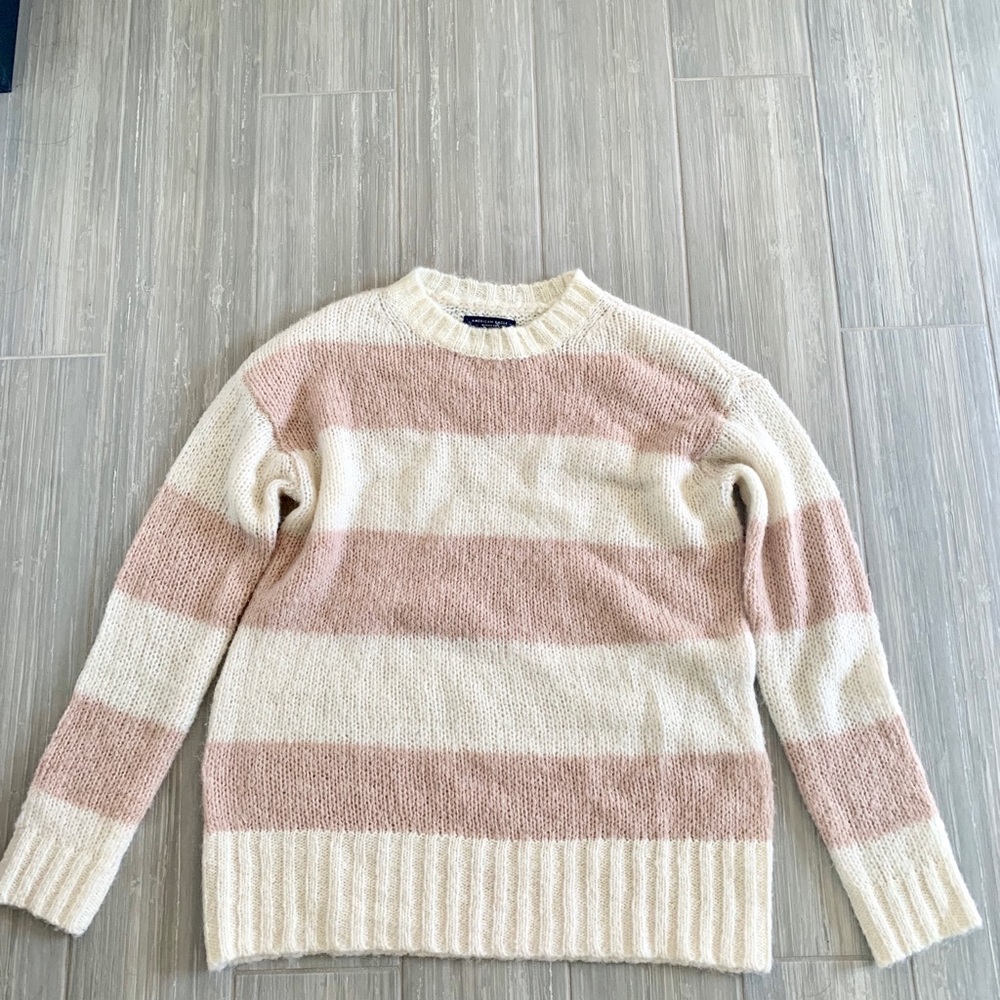 BRAND NEW American eagle sweater